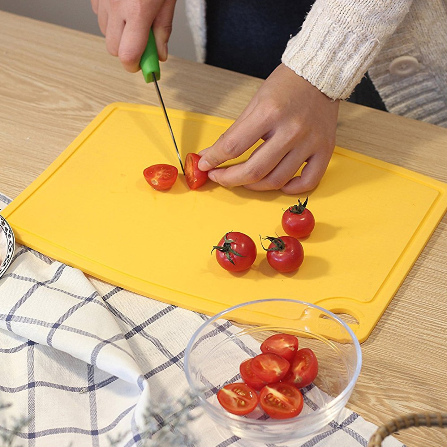 liflicon: 100% Food Grade Thick Silicone Cutting Board (12.6'' x 9.1'') - The Tribalist