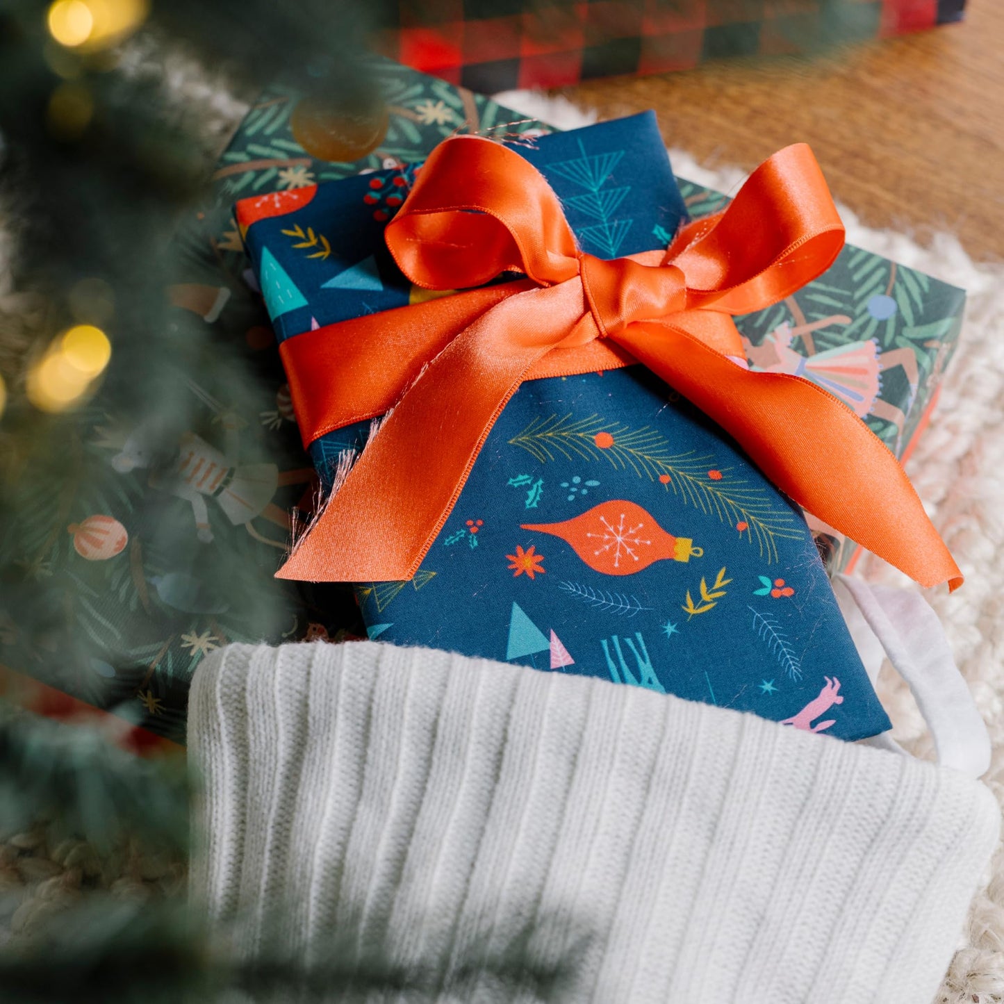 Bee's Wrap: Reusable Christmas Wrapping Paper – Organic Cotton (Pack of 4 - 2 - S, 1 - M, 1 - L) - The Tribalist