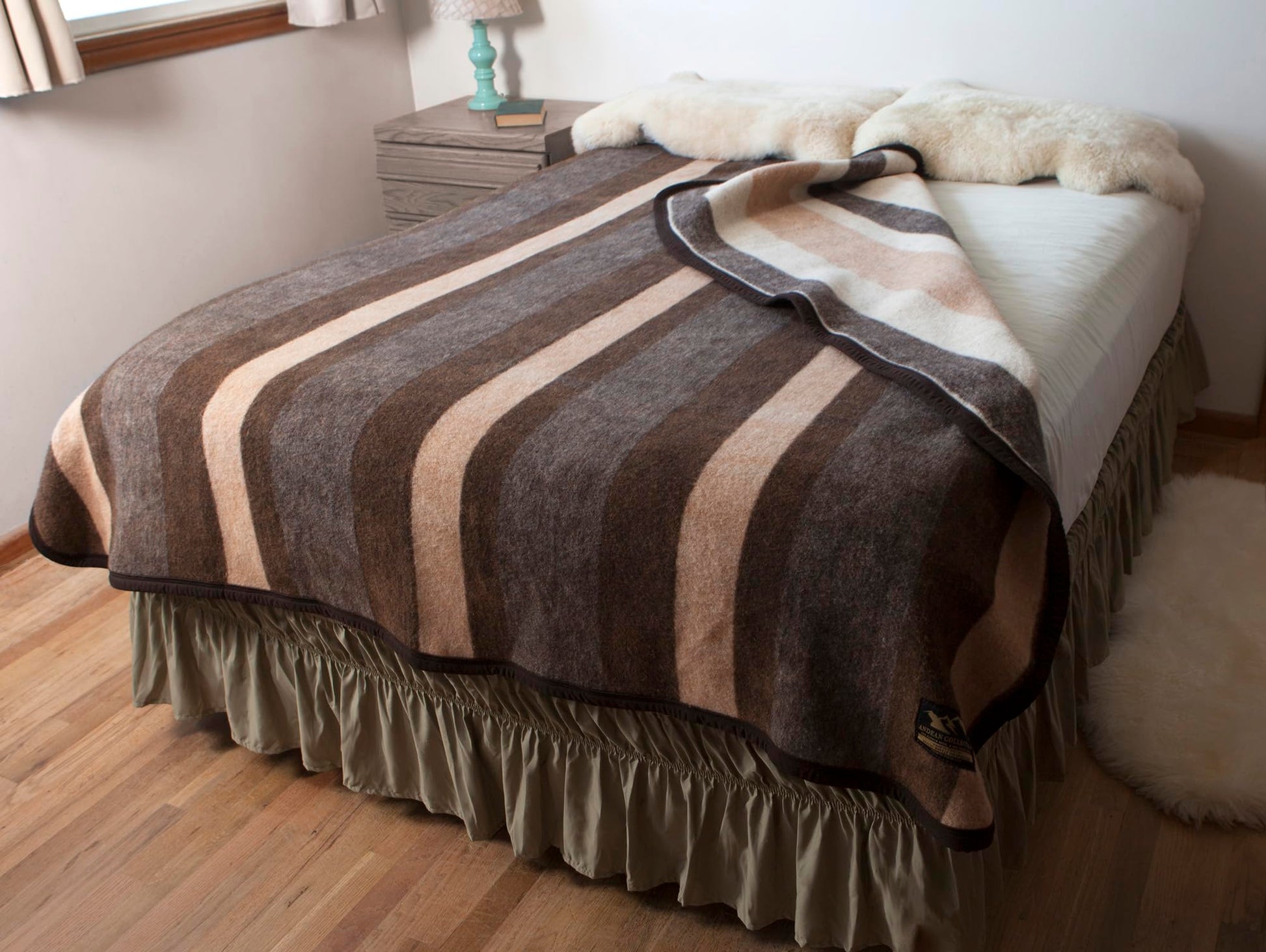 Desert Breeze: 100% Natural Premium Alpaca and Merino Wool Blanket - The Tribalist