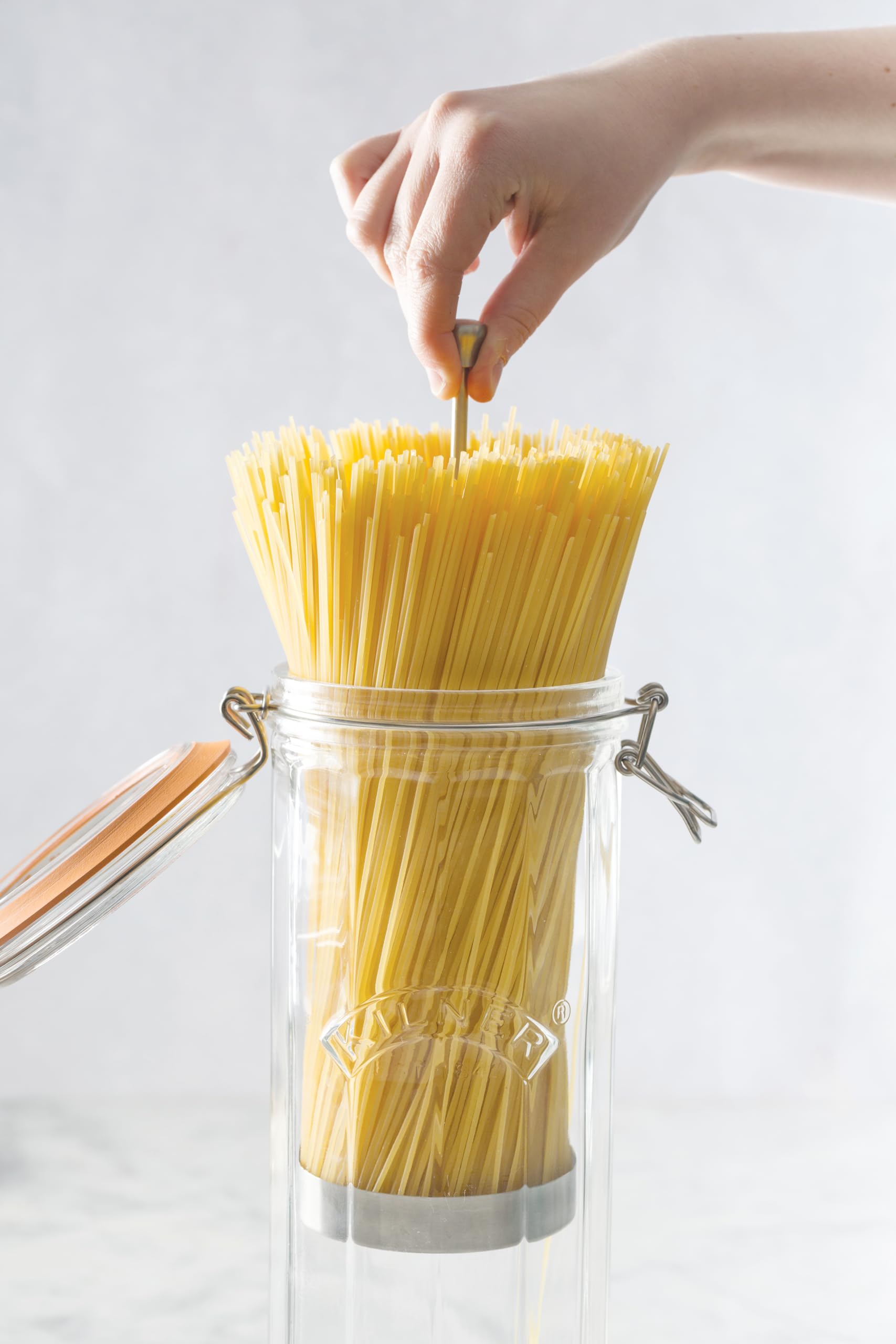 The Tribalist - Kilner: Facetted Glassware Spaghetti Dispenser with an Airtight Clip Top Seal